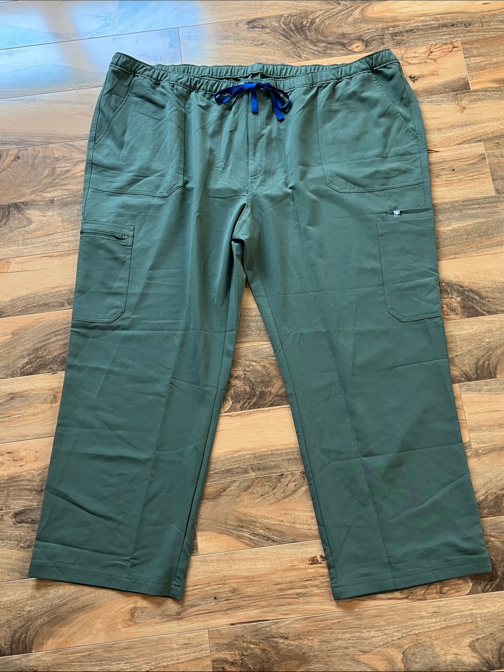 FIGS Men’s Cairo Cargo Scrub Pants 6XL Olive Green Technical Collection NWT